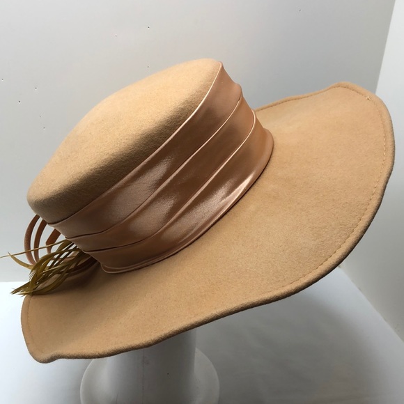 verucci Accessories - Verucci peach color 100% wool hat with tags